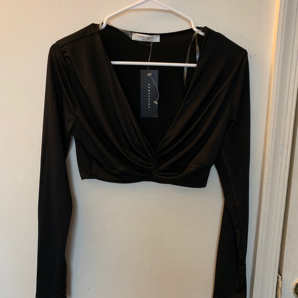 Black long sleeve tie crop top